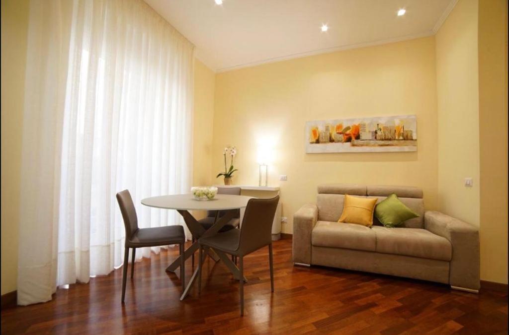 Apartment Marche Rom